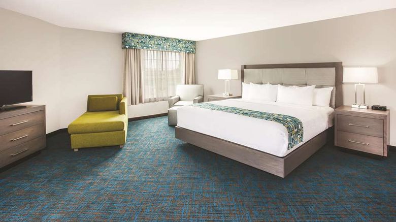 <b>La Quinta Inn & Suites St. Paul Suite</b>. Images powered by <a href="https://iceportal.shijigroup.com/" title="IcePortal" target="_blank">IcePortal</a>.