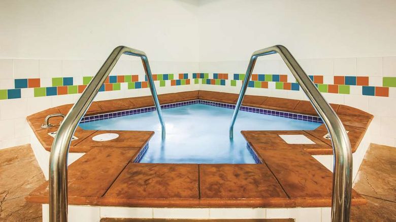 <b>La Quinta Inn & Suites St. Paul Pool</b>. Images powered by <a href="https://iceportal.shijigroup.com/" title="IcePortal" target="_blank">IcePortal</a>.