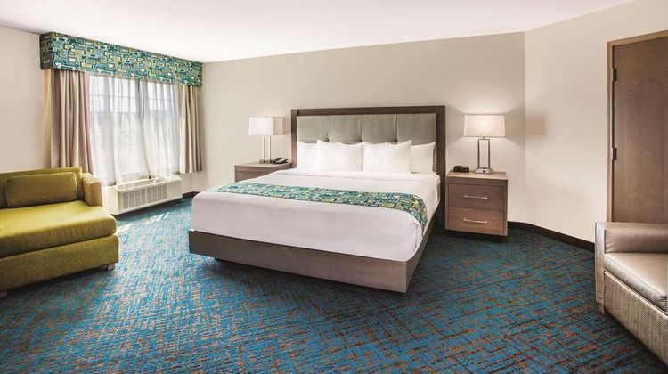 La Quinta Inn & Suites St. Paul Suite