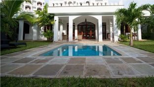 Lantana Galu Beach Hotel