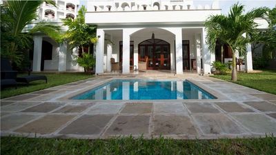 Lantana Galu Beach Hotel