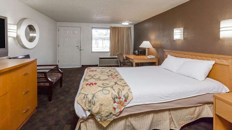 Knights Inn Flint Room