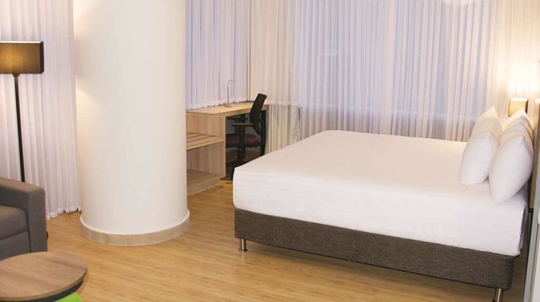 <b>La Quinta by Wyndham Medellin Room</b>. Images powered by <a href="https://iceportal.shijigroup.com/" title="IcePortal" target="_blank">IcePortal</a>.