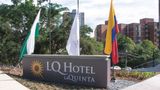 La Quinta by Wyndham Medellin Exterior