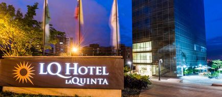 La Quinta by Wyndham Medellin Exterior