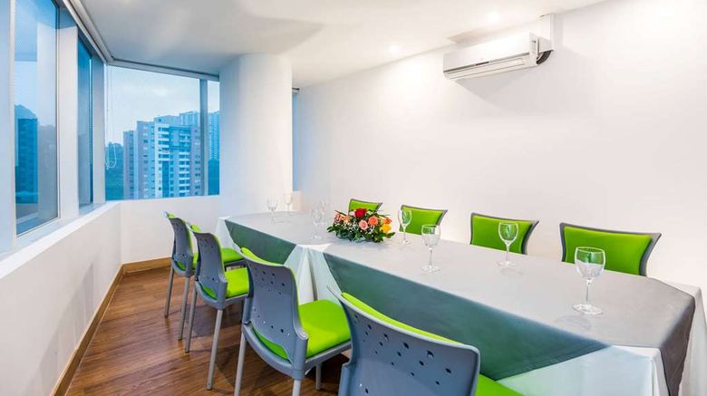 <b>La Quinta by Wyndham Medellin Meeting</b>. Images powered by <a href="https://iceportal.shijigroup.com/" title="IcePortal" target="_blank">IcePortal</a>.