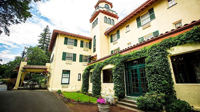 <b>Columbia Gorge Hotel Exterior</b>. Images powered by <a href="https://iceportal.shijigroup.com/" title="IcePortal" target="_blank">IcePortal</a>.
