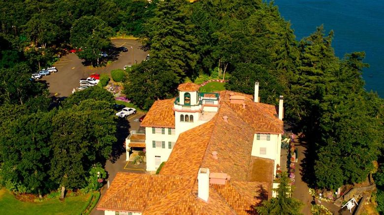 <b>Columbia Gorge Hotel Exterior</b>. Images powered by <a href="https://iceportal.shijigroup.com/" title="IcePortal" target="_blank">IcePortal</a>.