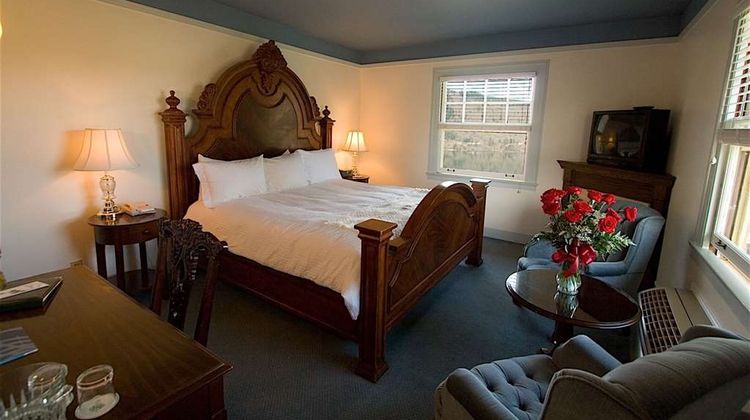 Columbia Gorge Hotel Room
