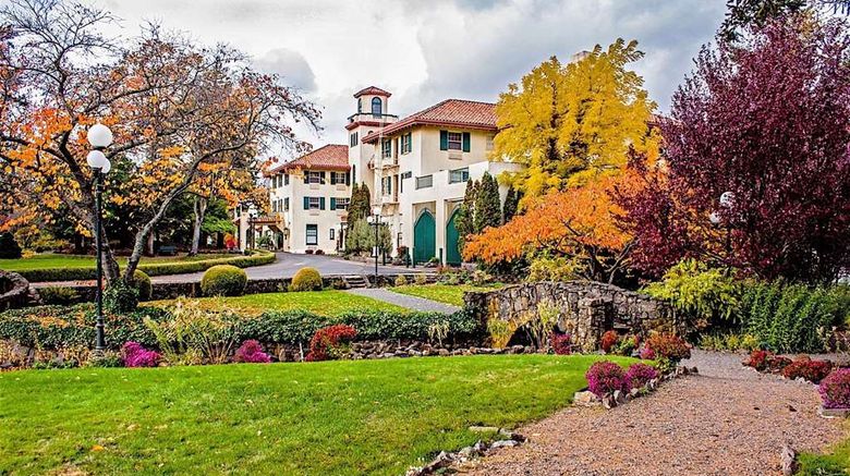 <b>Columbia Gorge Hotel Exterior</b>. Images powered by <a href="https://iceportal.shijigroup.com/" title="IcePortal" target="_blank">IcePortal</a>.