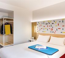 Ibis Styles de Versailles Guyancourt Room