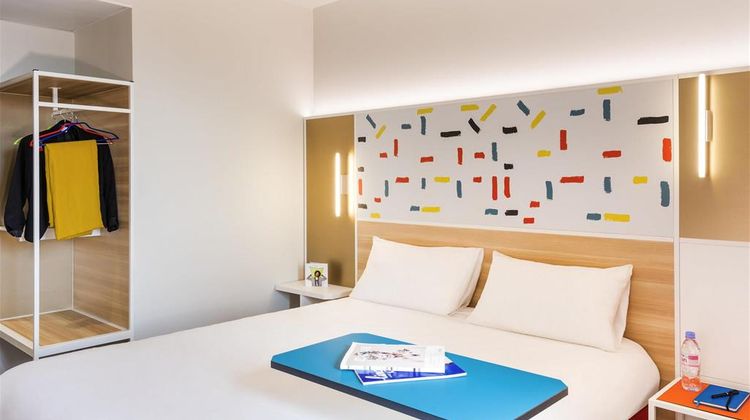 Ibis Styles de Versailles Guyancourt Room