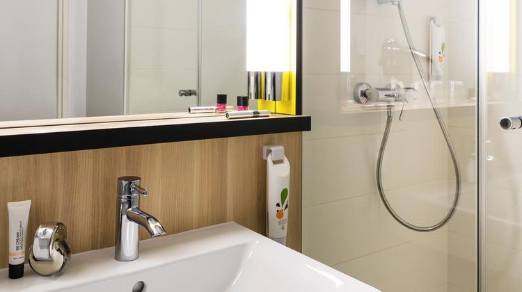 Ibis Styles de Versailles Guyancourt Room