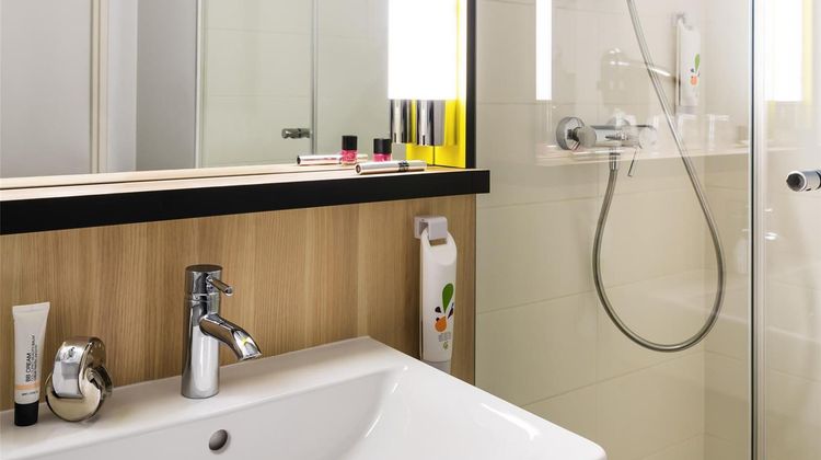 Ibis Styles de Versailles Guyancourt Room