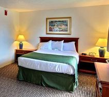 Days Inn & Suites Traverse City Room