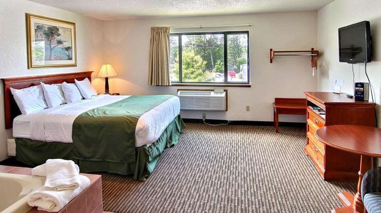 Days Inn & Suites Traverse City Suite