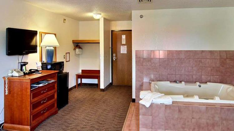 Days Inn & Suites Traverse City Suite