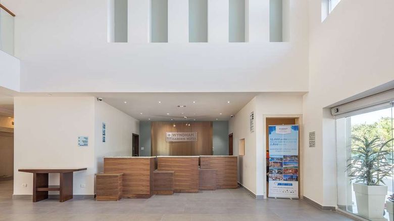 <b>Wyndham Garden Playa del Carmen Lobby</b>. Images powered by <a href="https://iceportal.shijigroup.com/" title="IcePortal" target="_blank">IcePortal</a>.