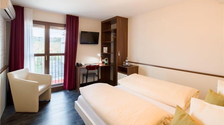 <b>Best Western Hotel Wuerzburg Sued Room</b>. Images powered by <a href="https://iceportal.shijigroup.com/" title="IcePortal" target="_blank">IcePortal</a>.