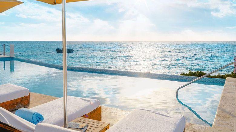 <b>The Loren at Pink Beach Pool</b>. Images powered by <a href="https://iceportal.shijigroup.com/" title="IcePortal" target="_blank">IcePortal</a>.