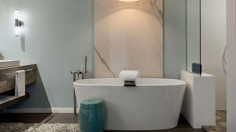 The Loren at Pink Beach Room. Images powered by <a href="https://iceportal.shijigroup.com" target="_blank" rel="noopener">Ice Portal</a>.