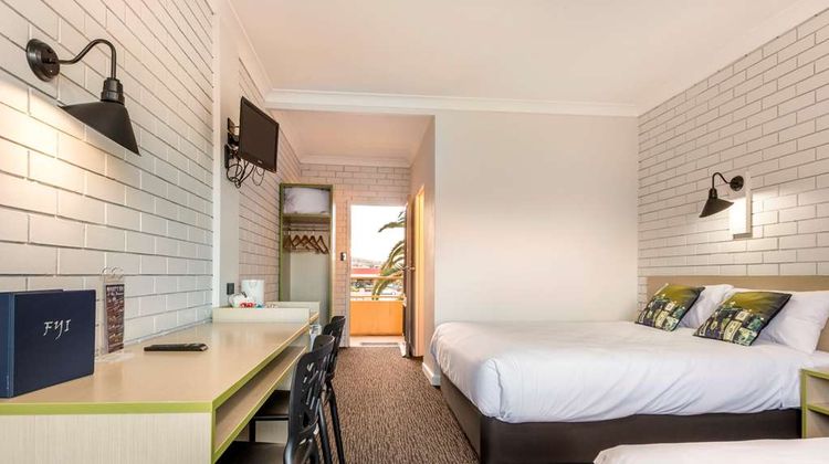 Boomerang Hotel Room