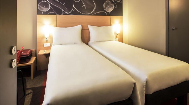 Ibis Yerevan Center Room