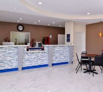 Americas Best Value Inn & Suites-Spring Lobby