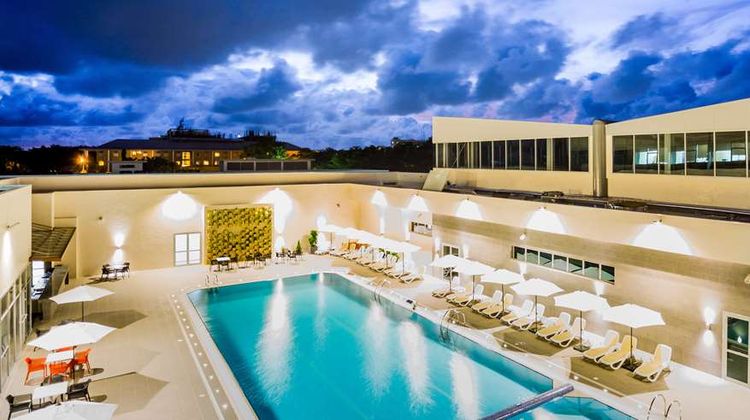 Golden Tulip Le Diplomate Cotonou Pool