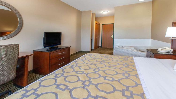 Baymont Inn & Suites Franklin Suite