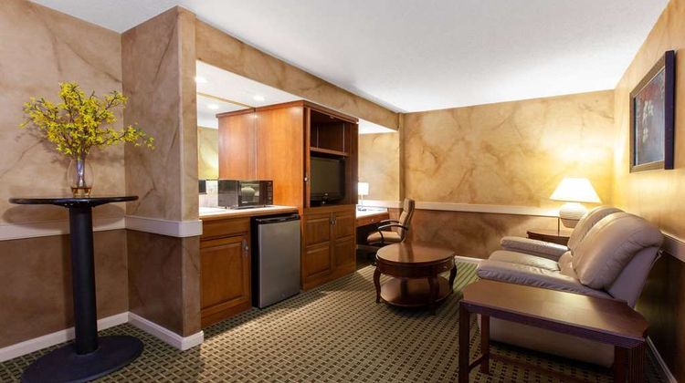 Baymont Inn & Suites Franklin Suite