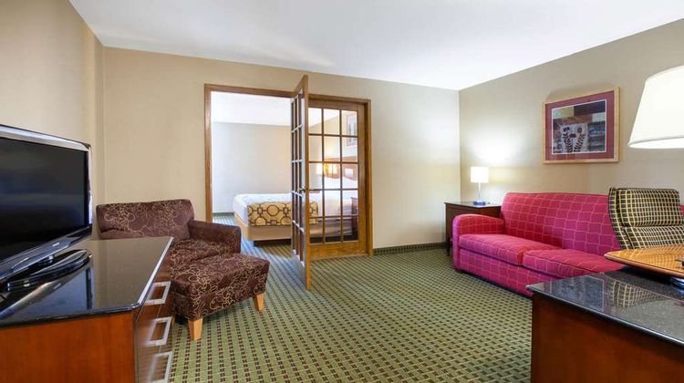 Baymont Inn & Suites Franklin Suite