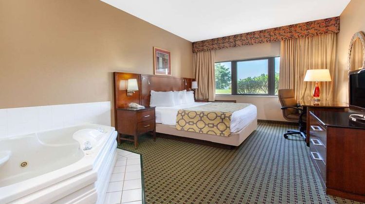 Baymont Inn & Suites Franklin Suite