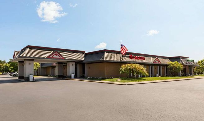 Ramada Alpena Exterior