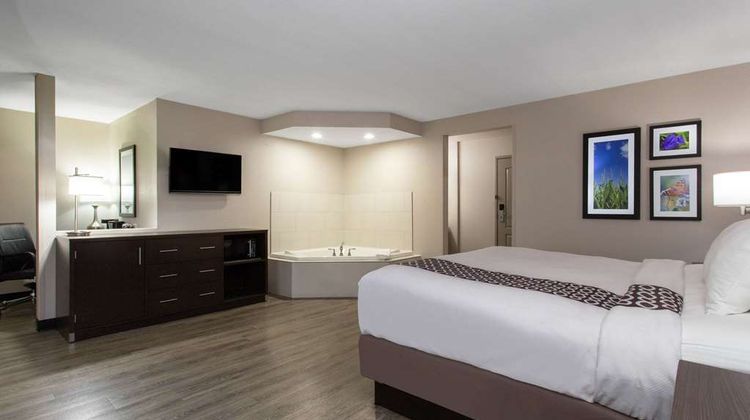 La Quinta Inn & Suites Effingham Suite