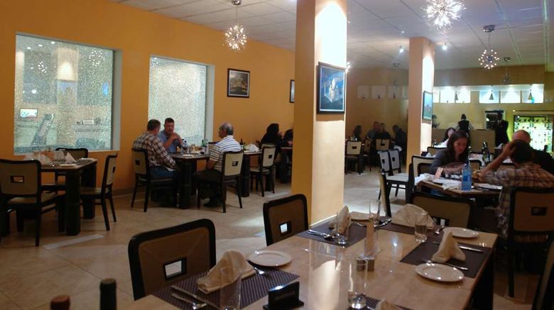 <b>Dreamliner Hotel Restaurant</b>. Images powered by <a href="https://iceportal.shijigroup.com/" title="IcePortal" target="_blank">IcePortal</a>.