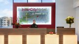 <b>IntercityHotel Enschede Lobby</b>. Images powered by <a href="https://iceportal.shijigroup.com/" title="IcePortal" target="_blank">IcePortal</a>.