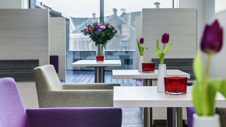 <b>IntercityHotel Enschede Lobby</b>. Images powered by <a href="https://iceportal.shijigroup.com/" title="IcePortal" target="_blank">IcePortal</a>.