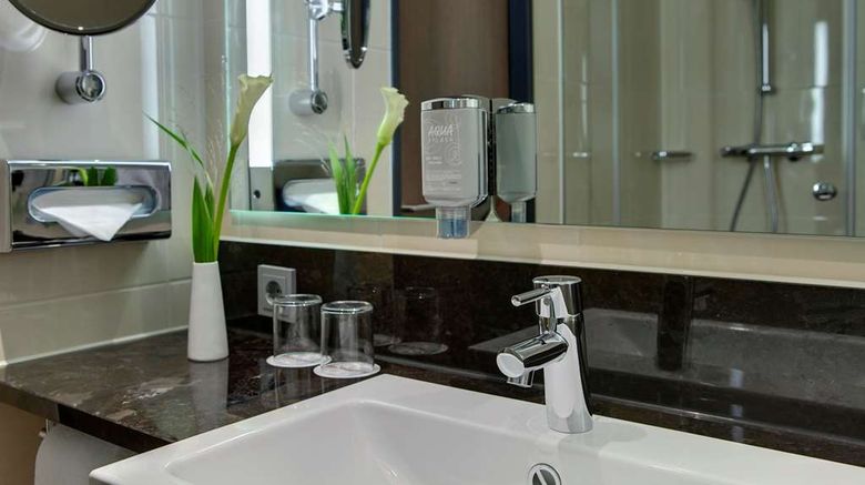 <b>IntercityHotel Berlin Hauptbahnhof Room</b>. Images powered by <a href="https://iceportal.shijigroup.com/" title="IcePortal" target="_blank">IcePortal</a>.