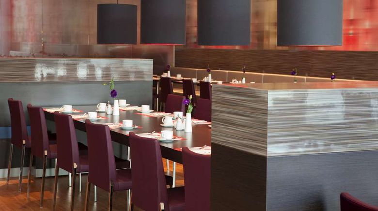 <b>IntercityHotel Berlin Hauptbahnhof Restaurant</b>. Images powered by <a href="https://iceportal.shijigroup.com/" title="IcePortal" target="_blank">IcePortal</a>.