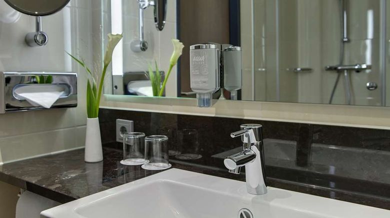 <b>IntercityHotel Berlin Hauptbahnhof Room</b>. Images powered by <a href="https://iceportal.shijigroup.com/" title="IcePortal" target="_blank">IcePortal</a>.