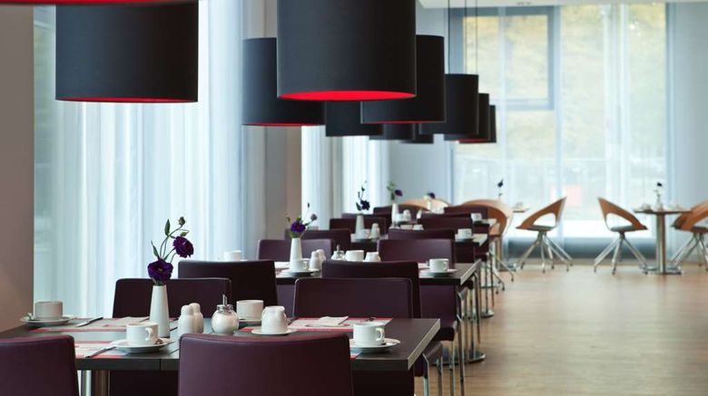 <b>IntercityHotel Berlin Hauptbahnhof Restaurant</b>. Images powered by <a href="https://iceportal.shijigroup.com/" title="IcePortal" target="_blank">IcePortal</a>.
