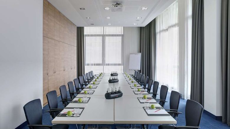<b>IntercityHotel Berlin Hauptbahnhof Meeting</b>. Images powered by <a href="https://iceportal.shijigroup.com/" title="IcePortal" target="_blank">IcePortal</a>.