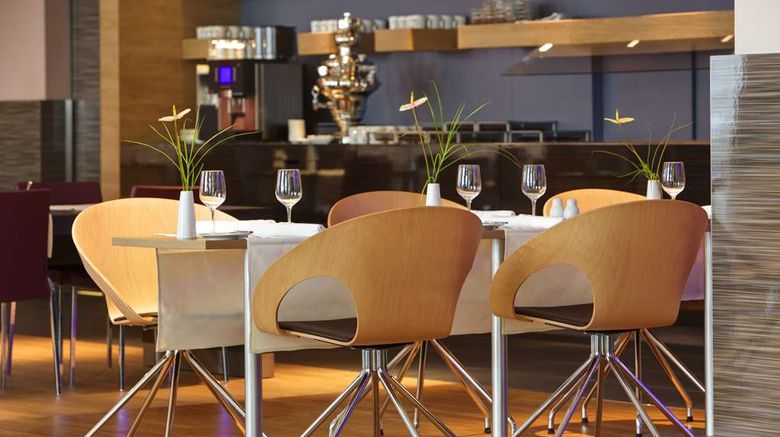 <b>IntercityHotel Bonn Restaurant</b>. Images powered by <a href="https://iceportal.shijigroup.com/" title="IcePortal" target="_blank">IcePortal</a>.