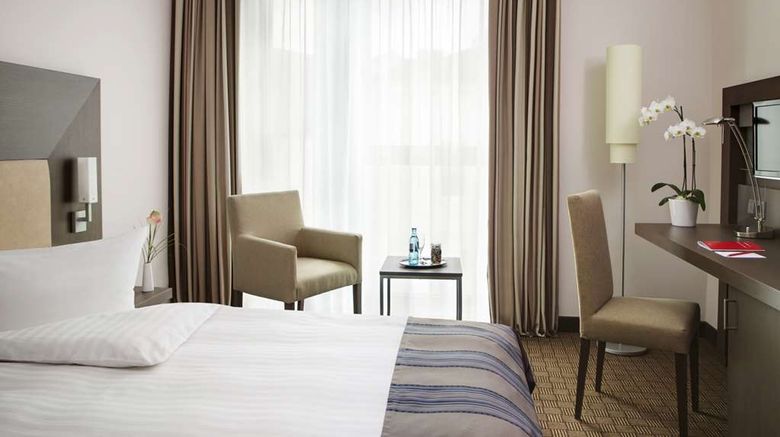 <b>IntercityHotel Bonn Room</b>. Images powered by <a href="https://iceportal.shijigroup.com/" title="IcePortal" target="_blank">IcePortal</a>.