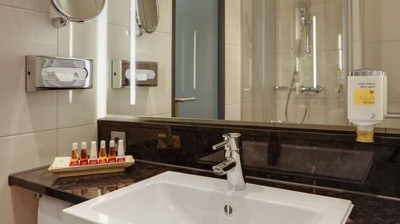 <b>IntercityHotel Bonn Room</b>. Images powered by <a href="https://iceportal.shijigroup.com/" title="IcePortal" target="_blank">IcePortal</a>.