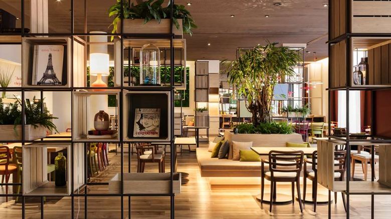 <b>IntercityHotel Braunschweig Lobby</b>. Images powered by <a href="https://iceportal.shijigroup.com/" title="IcePortal" target="_blank">IcePortal</a>.