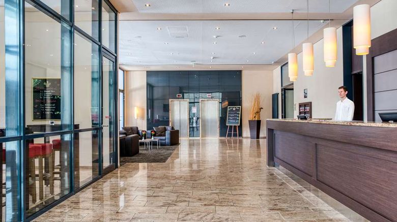 <b>IntercityHotel Dresden Lobby</b>. Images powered by <a href="https://iceportal.shijigroup.com/" title="IcePortal" target="_blank">IcePortal</a>.