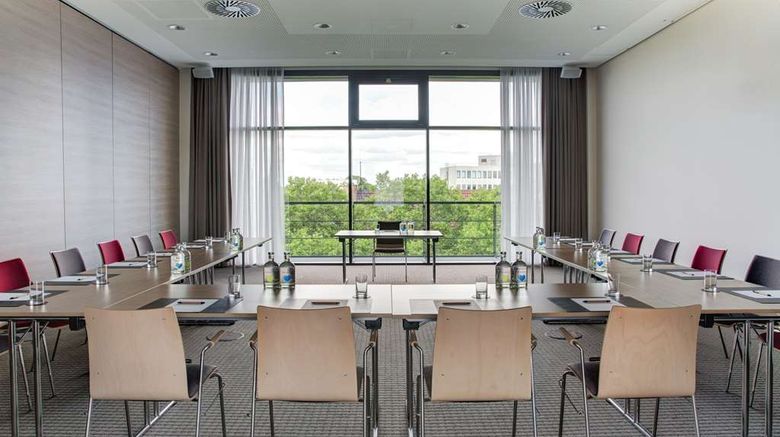 <b>IntercityHotel Duisburg Meeting</b>. Images powered by <a href="https://iceportal.shijigroup.com/" title="IcePortal" target="_blank">IcePortal</a>.