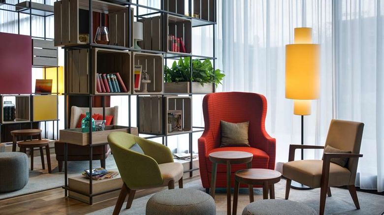<b>IntercityHotel Duisburg Lobby</b>. Images powered by <a href="https://iceportal.shijigroup.com/" title="IcePortal" target="_blank">IcePortal</a>.